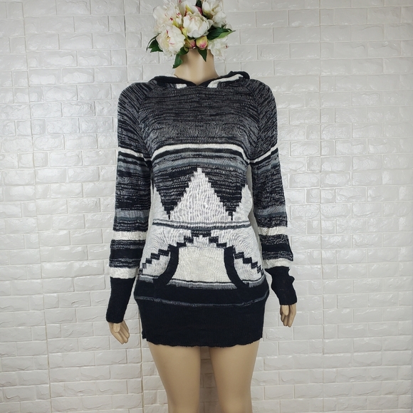 medium knit pull over hoodie sweater ( 5 for $20 ) - Picture 2 of 7